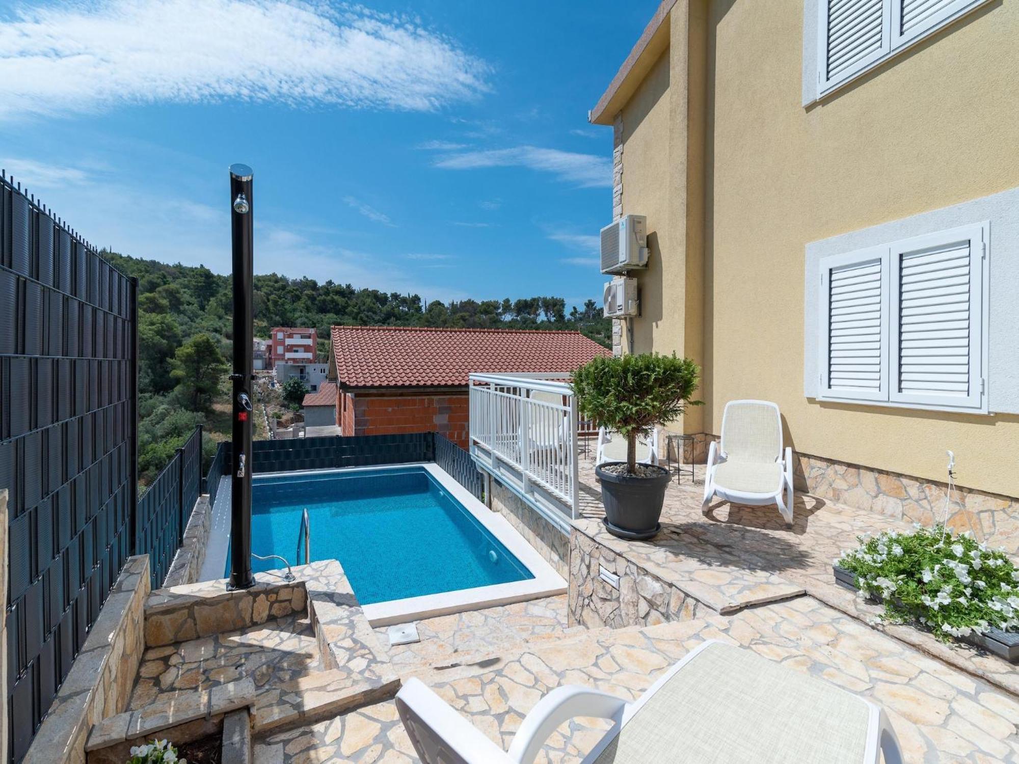 Apartment Boutique With Garden In
